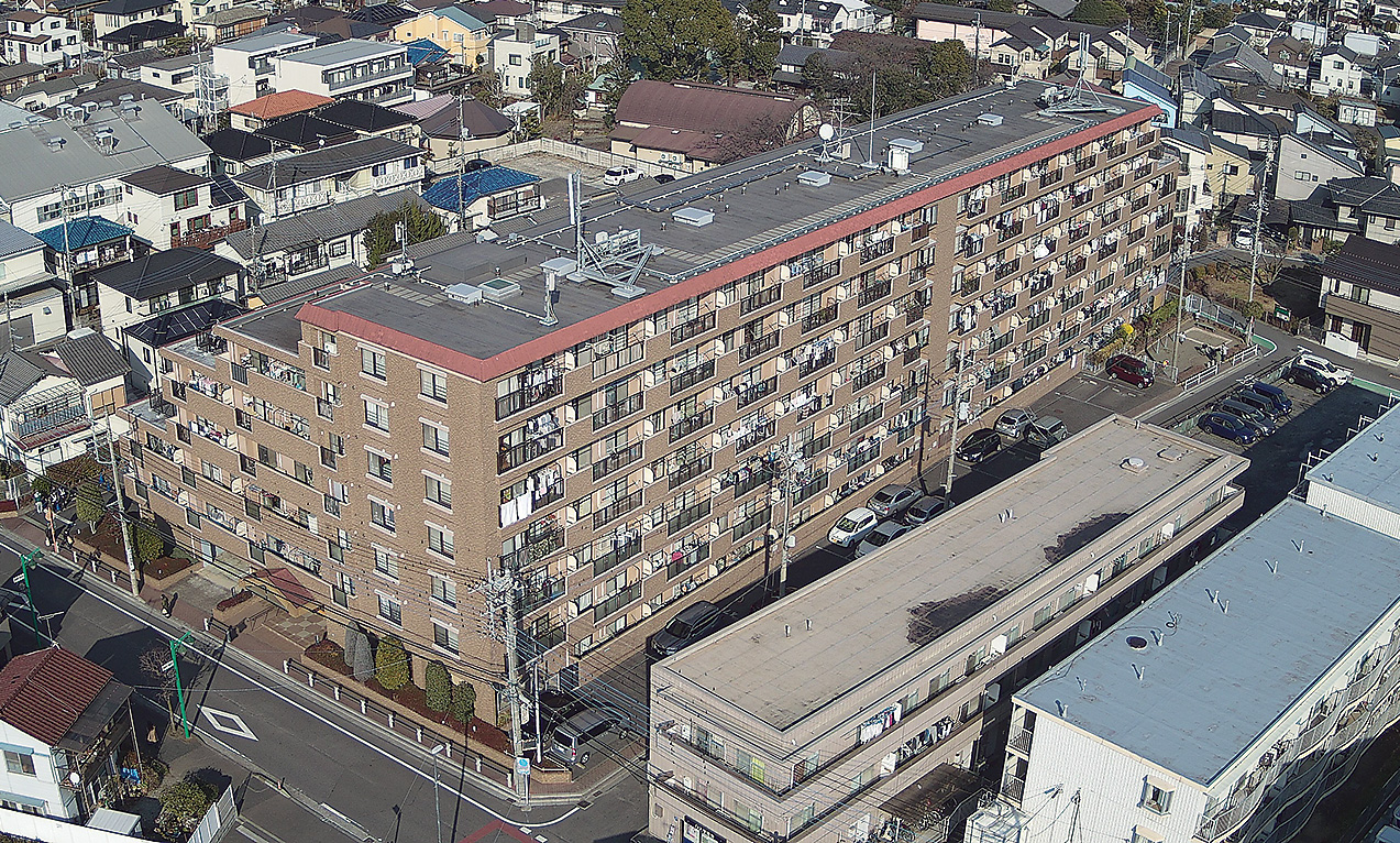 〔写真1〕築28年で2回目の大規模修繕工事を実施