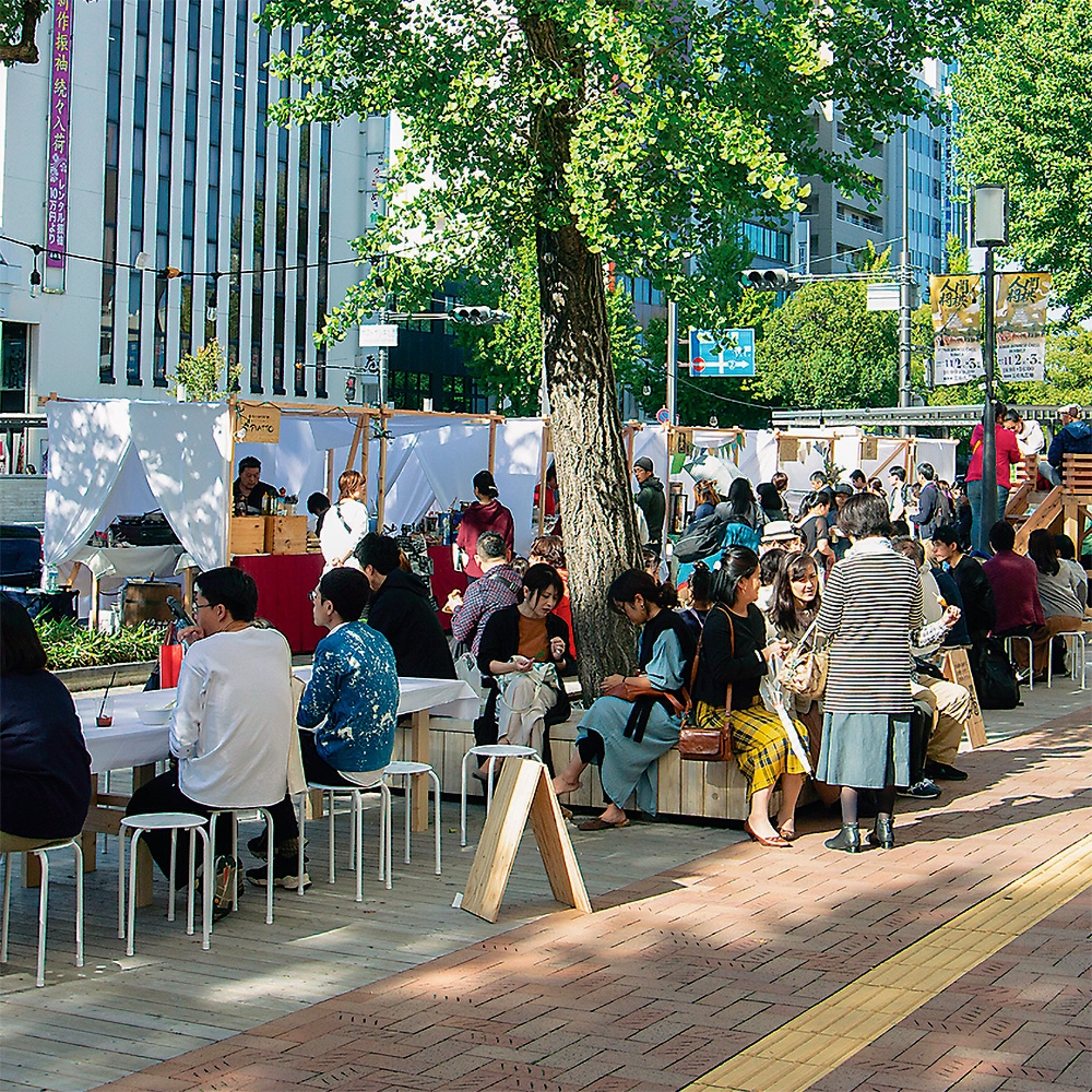 写真3：社会実験「ミチミチ」／兵庫県姫路市（大手前通り） 写真：姫路市