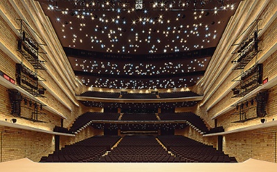 日建設計が設計し、2021年9月に開業した姫路市文化コンベンションセンター「アクリエひめじ」。総工費は約256億円(写真:古川 泰造)