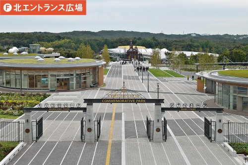 ジブリパークの入場料は、ジブリの大倉庫が2000円、どんどこ森が1000円など。いずれも平日の大人料金(写真:生田 将人)