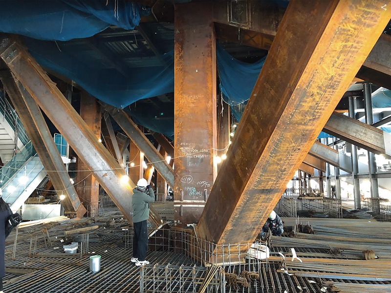 「高さ300m超」の時代へ突入、地震や風を制する技術