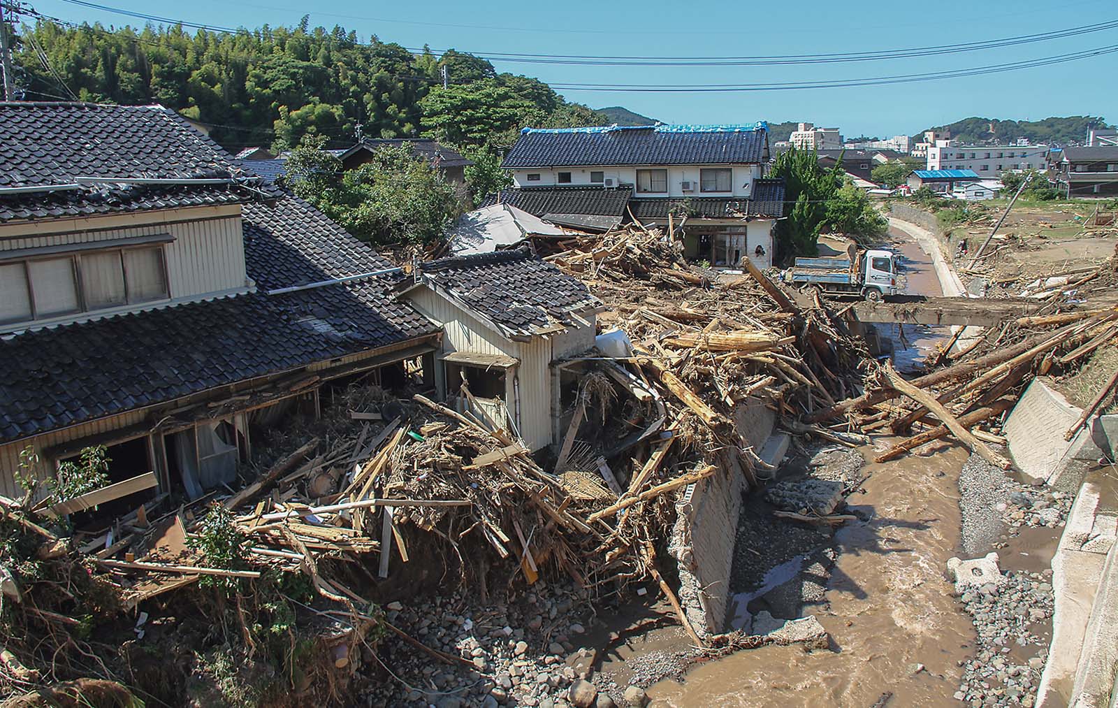 気候変動と水災害 気候変動による都市インフラへの多面的影響 - Genspark