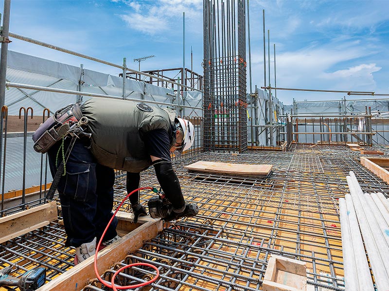 ペルチェとファンで快適さ倍増、「冷感ベスト」が現場の必需品に