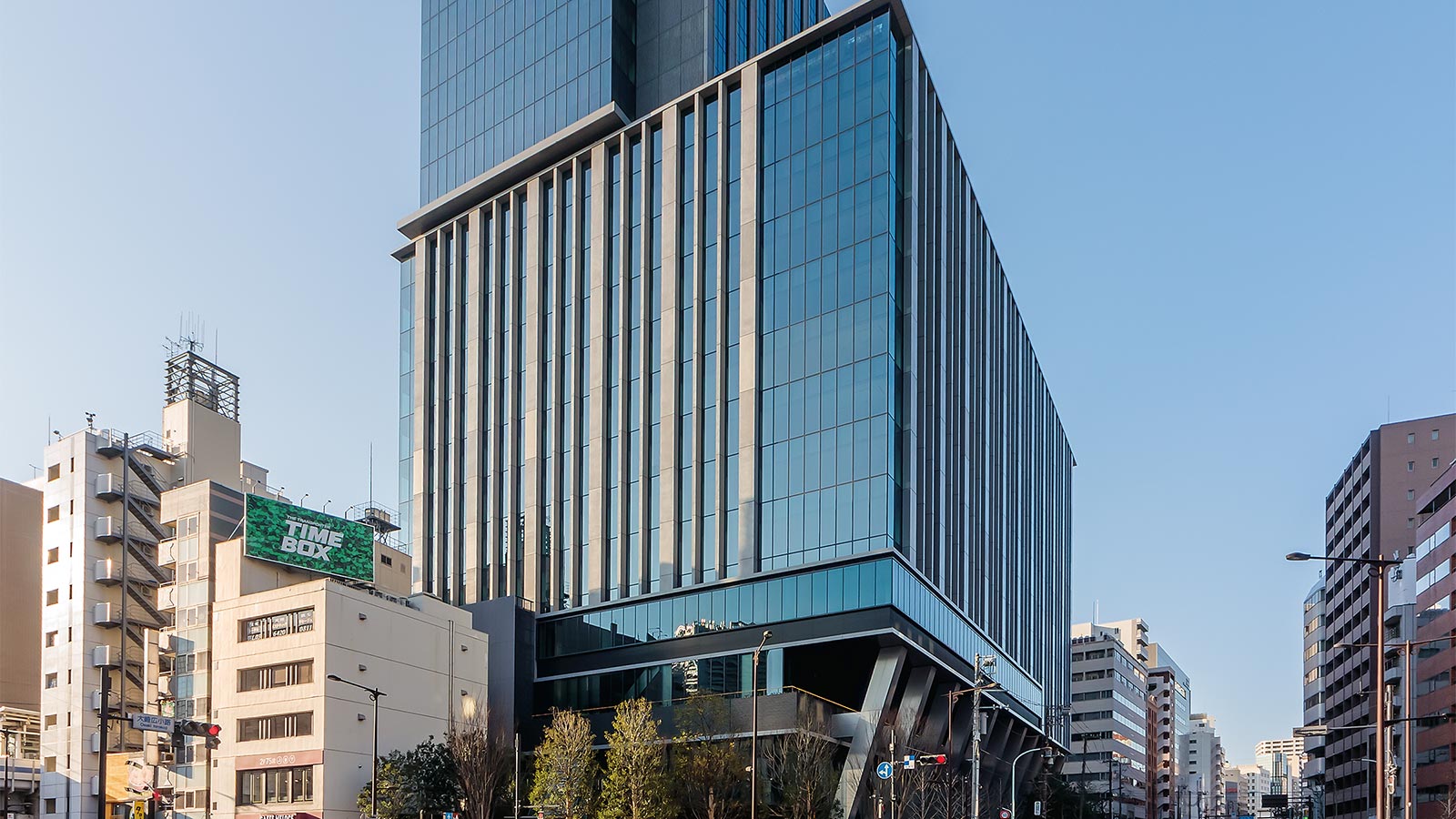 日本郵政のビルが重量1.4倍に、足回り残して地上部を大型化