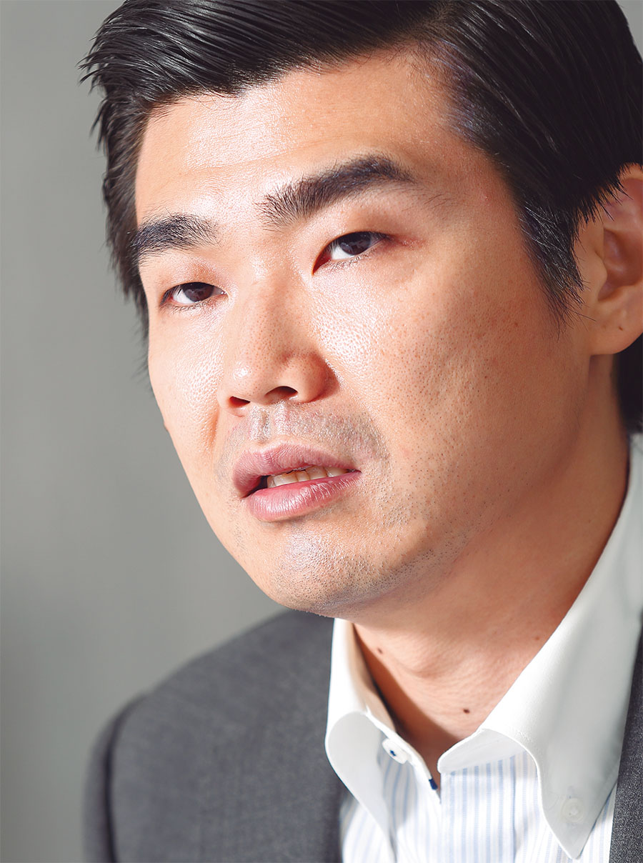 逆境ミクシィの社長に登板、モンスト生みの親の決意 | 日経クロス