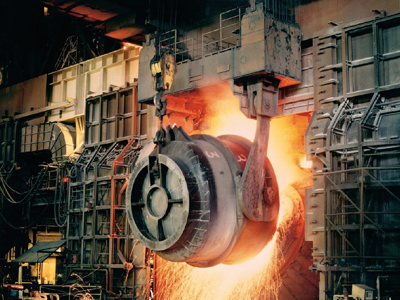 製鉄所　転炉レプリカ JFEスチールが基幹システムを脱メインフレーム、5000万ステップ