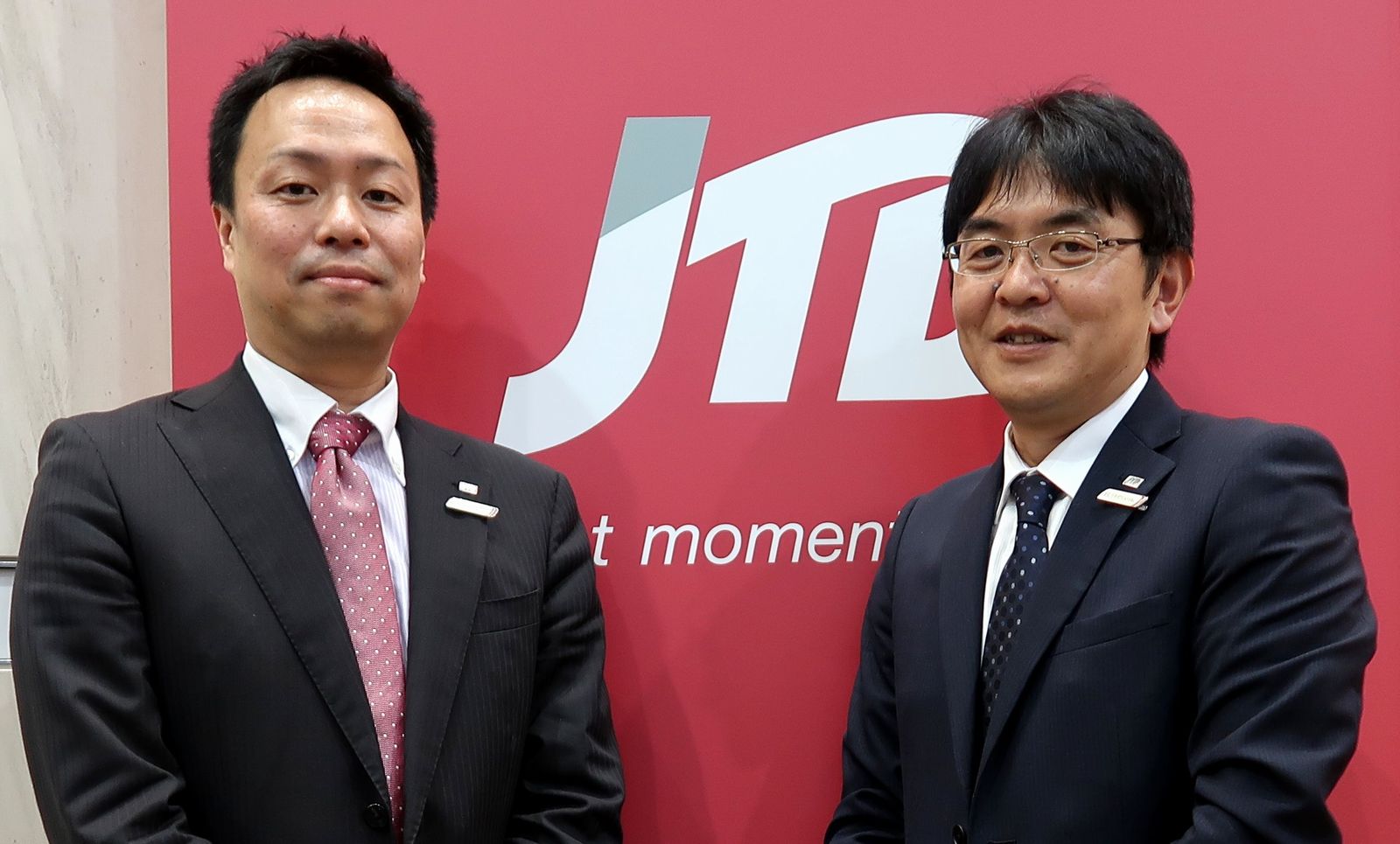 JTBの吉永善顕訪日インバウンドビジネス推進担当マネージャー（左）と、沢田浩幸ITコンサルティング担当マネージャー