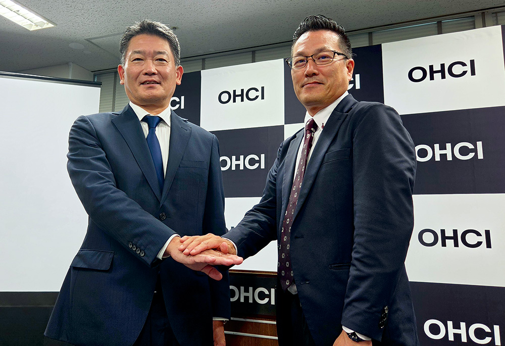 OHチャネルイノベーションズの発足記者会見に登壇した中津正太郎社長（左）と野畑利彰副社長