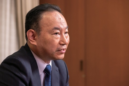 越智 俊城(おち・としき)氏 1991年3月一橋大学商学部卒、同年4月三和銀行(現三菱UFJ銀行)入行。三菱UFJニコス常務執行役員などを経て、2022年4月より三菱UFJフィナンシャル・グループ執行役常務グループCIO。三菱UFJ銀行取締役常務執行役員CIOを兼務。(写真:北山 宏一)