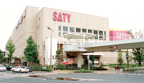 経営破綻した当日のマイカルの「SATY」店舗(2001年9月14 日、北九州市 写真:読売新聞/アフロ)