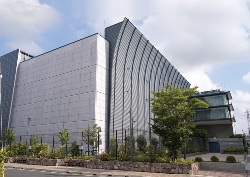 NTTデータが2018年4月に稼働させた「三鷹データセンターEAST」