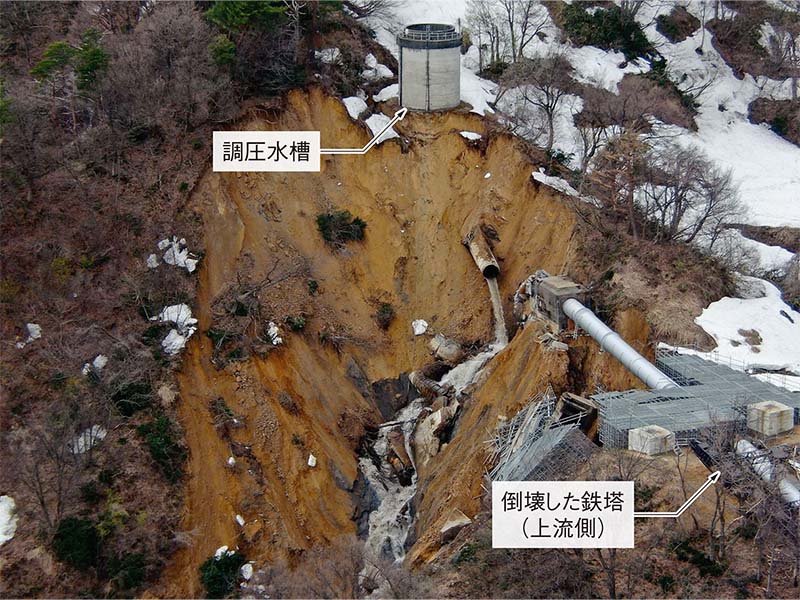 ダムの水管が破断、土砂崩れや鉄塔倒壊