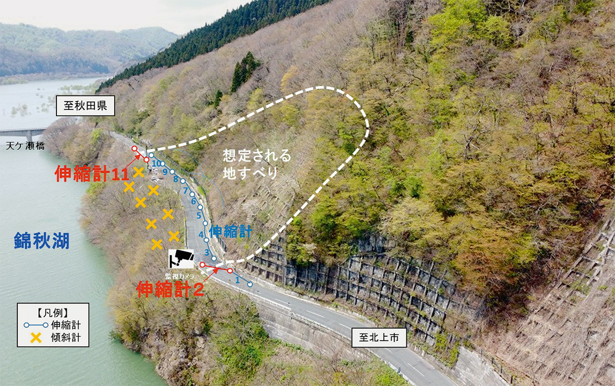 国道107号で地滑り、法面の亀裂広がる | 日経クロステック（xTECH）