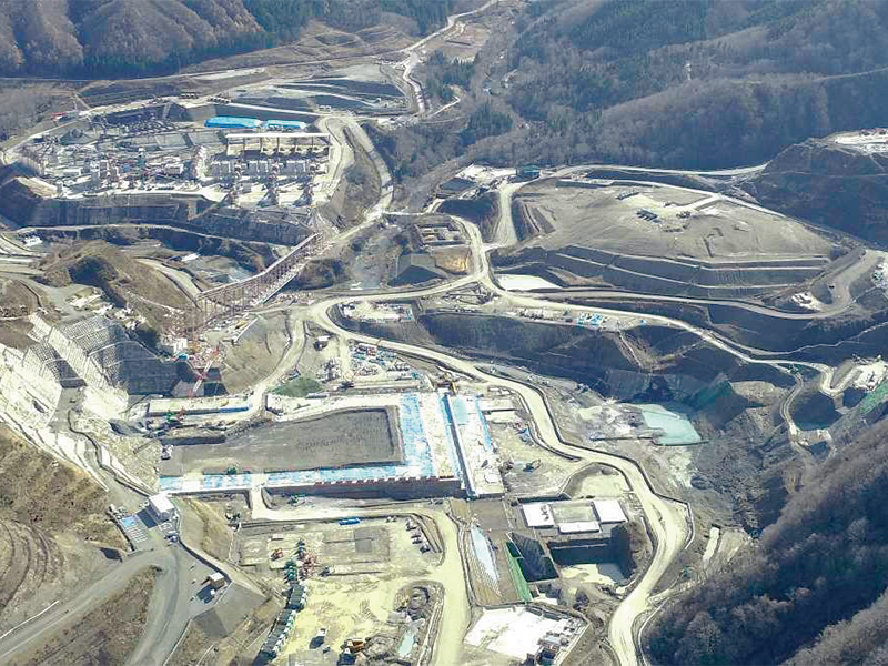 国内最大級のロックフィルダム、胆沢ダムが完成 | 日経クロス
