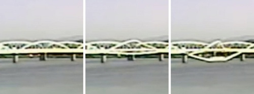 写真2■ 左から順に橋が崩落する様子。奥に重なって道路橋が見える（資料：国土交通省和歌山河川国道事務所）
