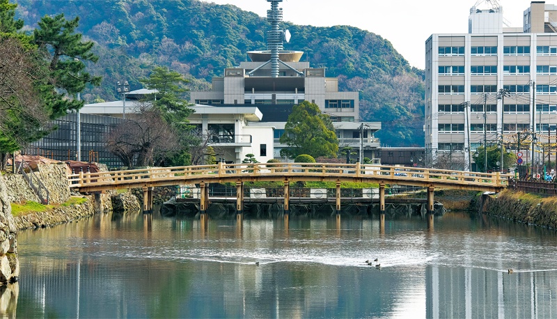 水中の最新技術 が支える木製復元橋 日経クロステック Xtech