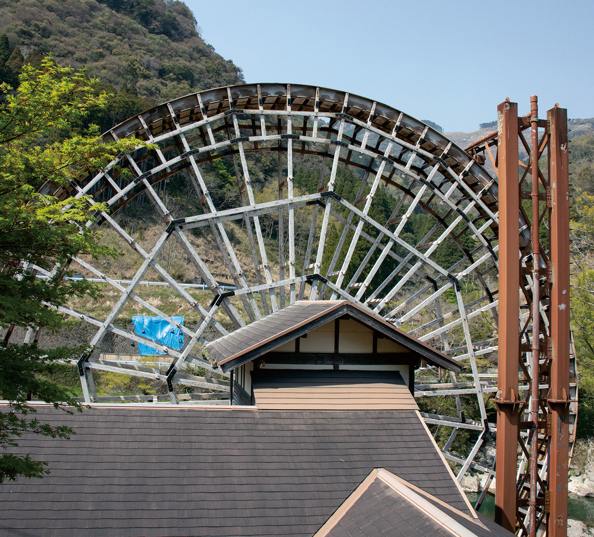 スギ材の新旧共演で大水車復活 | 日経クロステック（xTECH）