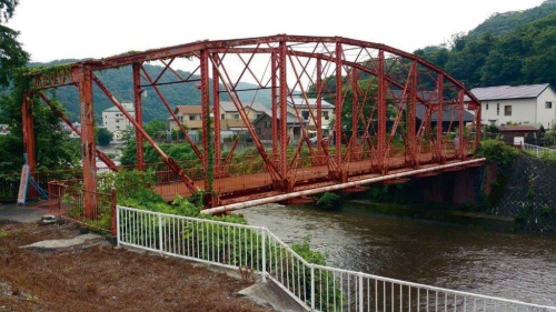 写真3■ 復元する前の森村橋。赤い塗装だった（写真：小山町）