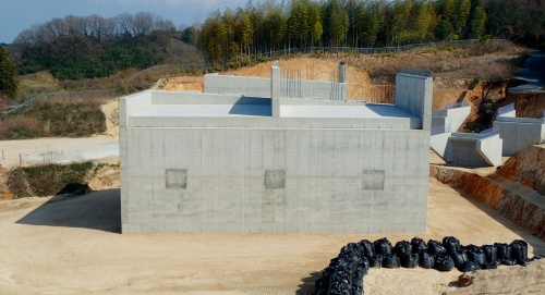 写真1■ 完成検査時の橋台。国道196号今治道路の湯ノ浦IC橋を支える(写真:四国通建)