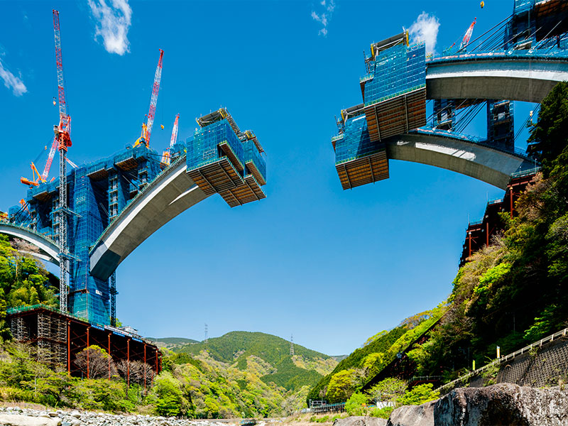 日本最大級のバランスドアーチを架設