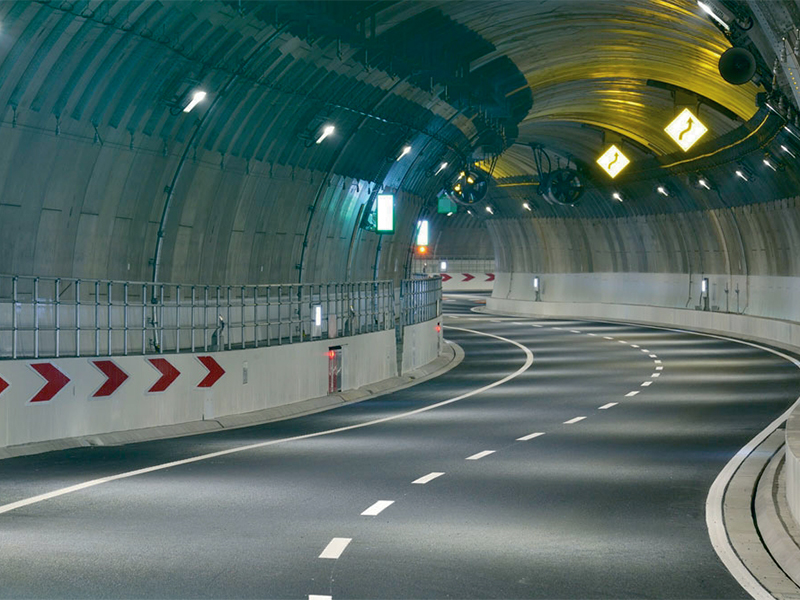 日本一長い道路トンネルは？