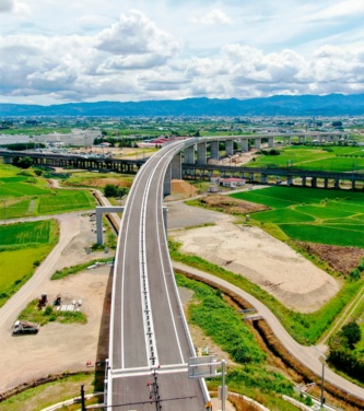 写真1■ 福島県内の復興支援道路の一部を成す桑折高架橋（写真：国土交通省）