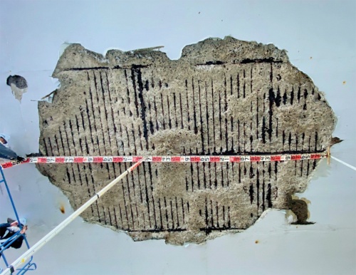 写真2■ 6m×4mと広範囲にわたる剥落箇所では、腐食した鉄筋が露出した。コンクリートの表面は塩害対策で被覆されている（写真：国土交通省函館開発建設部）