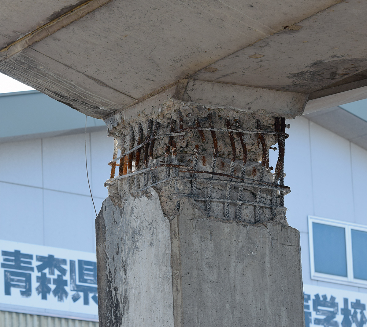 青森県で最大震度6強、JR高架橋に大きな被害も全体では軽微 | 日経