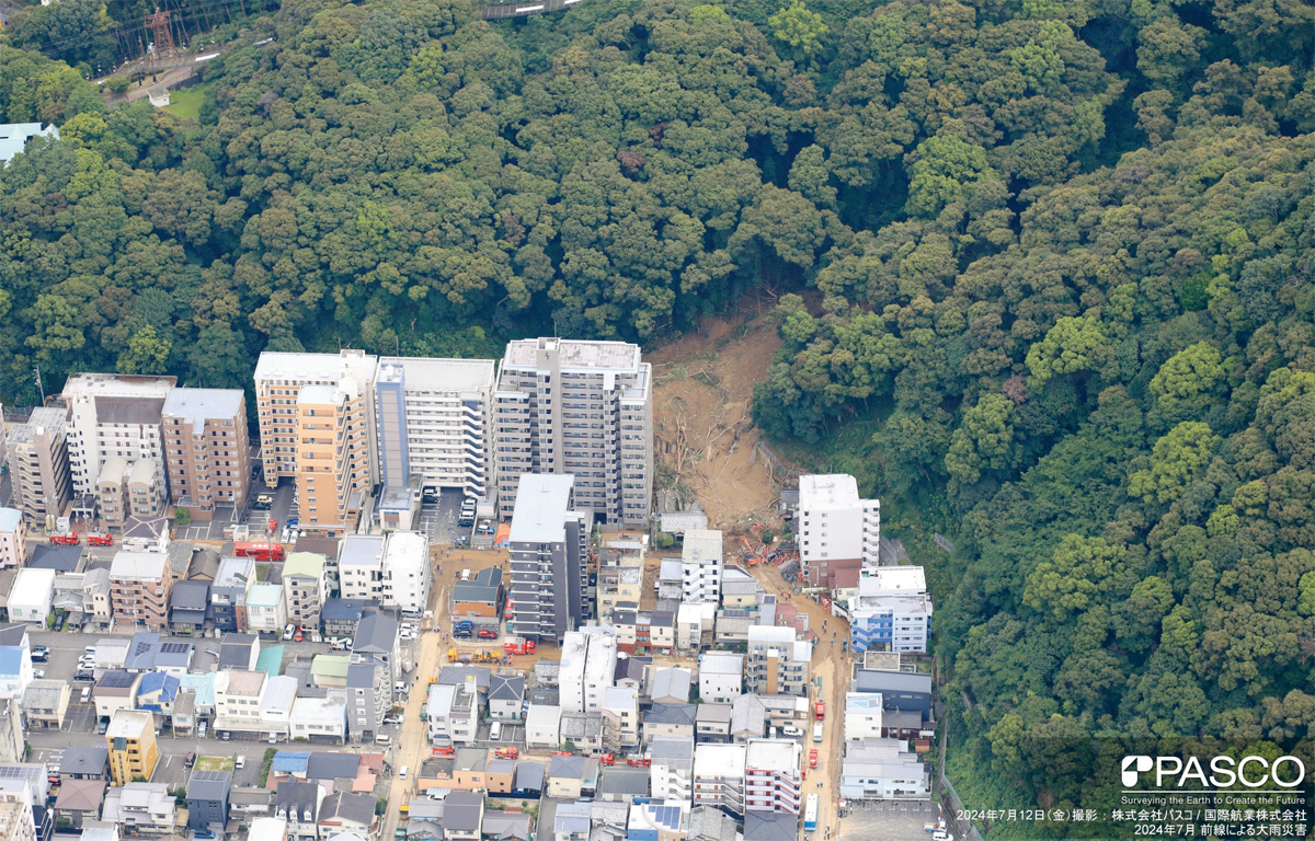 松山城の斜面で表層崩壊か、3人死亡 | 日経クロステック（xTECH）