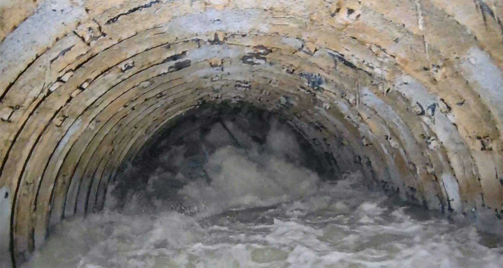 下水管が腐食で厚さ5分の1に 埼玉道路陥没、判明した有力原因 | 日経