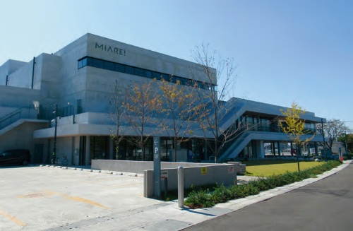 資料2■ 南国市の地域交流センター「みあーれ!」。落札者となった岸之上工務店の施工で、既に完成している(写真:日経クロステック)