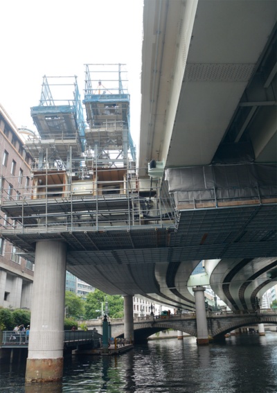 資料1■ 江戸橋入り口の橋桁を撤去した区間。2022年6月24日に撮影（写真：日経コンストラクション）