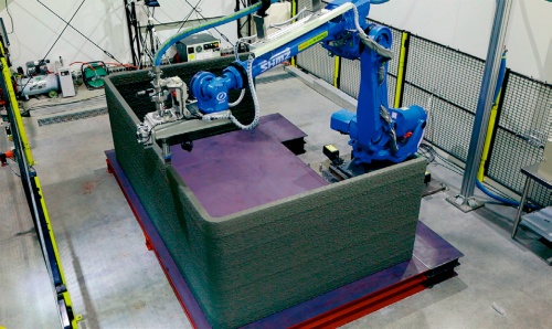 国内の建設3Dプリンター技術は、近年で大きく飛躍。埋設型枠を中心に3Dプリンターを活用した事例が急増した(写真:清水建設)