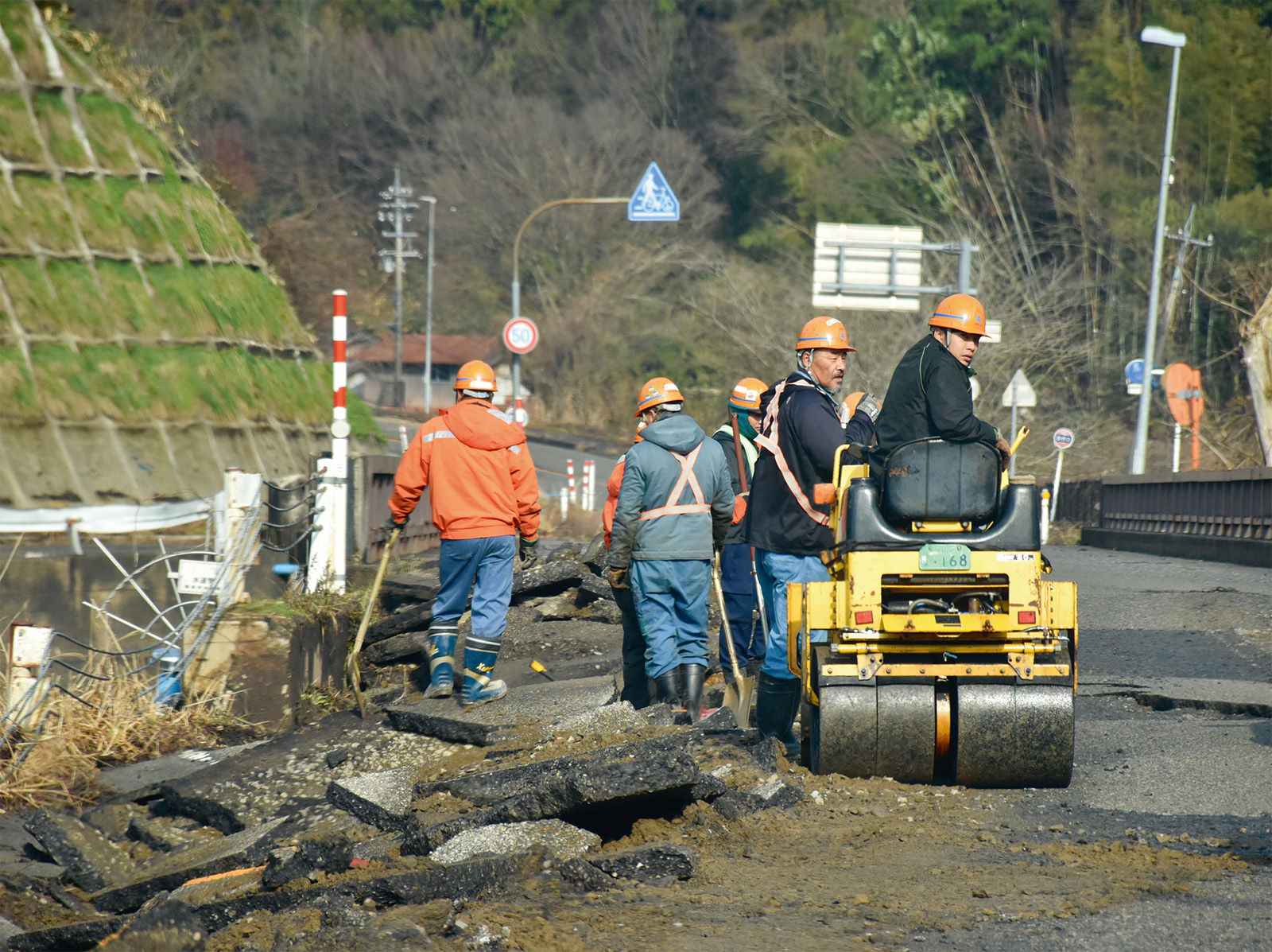 72時間内の道路啓開を検証、能登半島地震で見えた成果と課題 | 日経