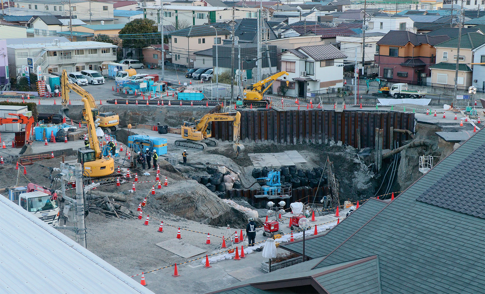 地下10mに仮設管を3カ月で敷設、下水を全量迂回させて復旧工事へ