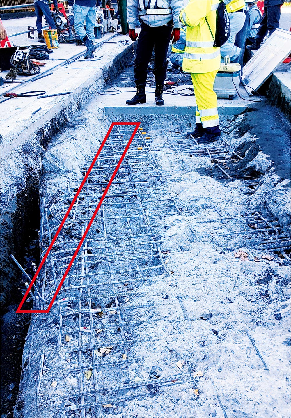 深さ25cmの極浅トンネルを損傷、Web情報から「70cm切削」の思い込み