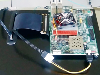 深層学習の高速化でいきなりトップに、NTTの光インターコネクト