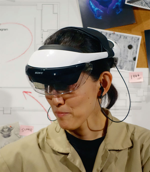 ソニーがHoloLens対抗馬、新型AR用HMDを日本初公開 | 日経クロス ソニーがHoloLens対抗馬、新型AR用HMDを日本初公開 | 日経クロス