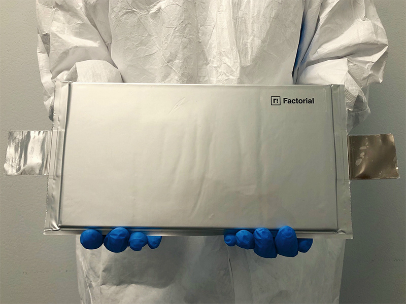 EV向け固体電池が本格量産へ、電解質は半固体が主流