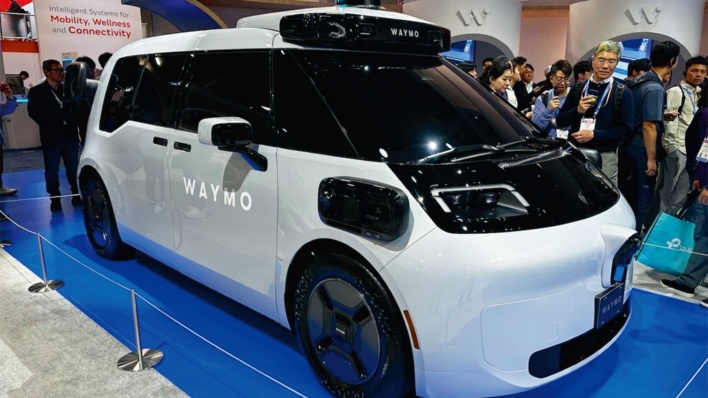ウェイモがトヨタ自家用車にロボタク技術、学習データ量を増やしてテスラ対抗