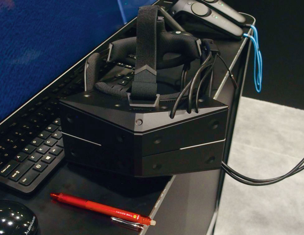 HMDページ 超広視野角品に激安品も、新世代HMDが競演 | 日経クロステック