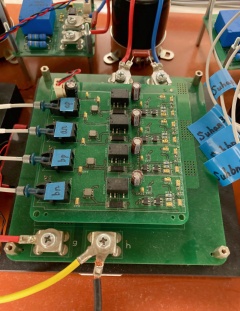 絶縁型AC-DCコンバーターのスイッチング素子ボード