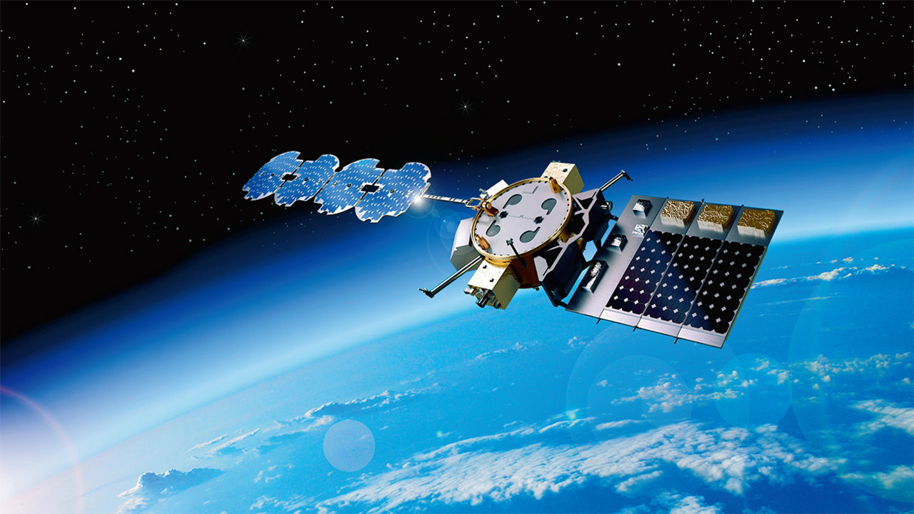 夢の「宇宙太陽光発電」が再起動、空から戦場に電力供給狙う米国