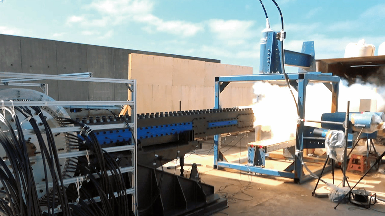 電磁砲、電源小型化へ新材料パワー半導体 電子システム無力化する電磁