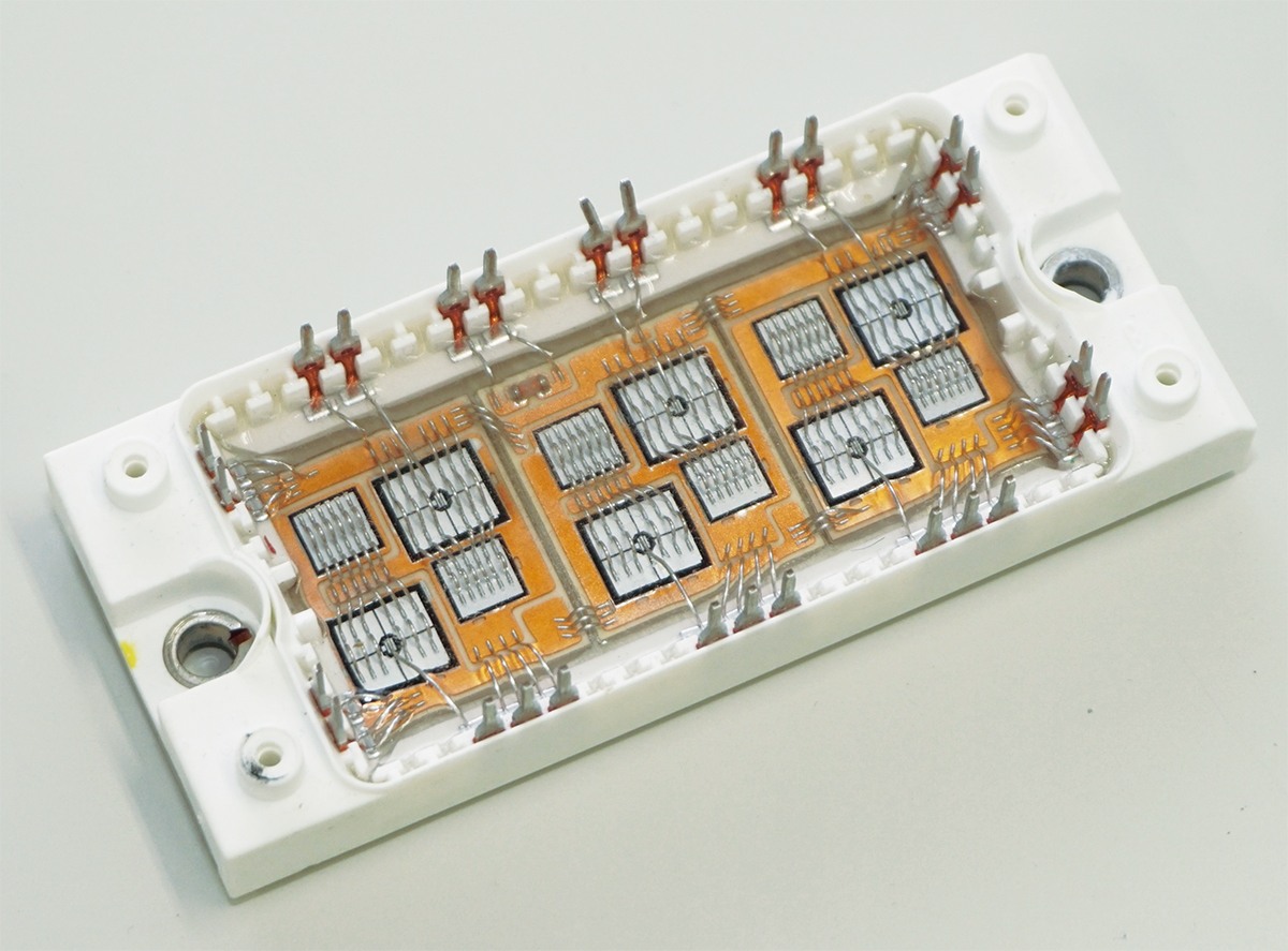 パワー半導体構造や駆動法に着目、走行中給電の待機電力削減技術