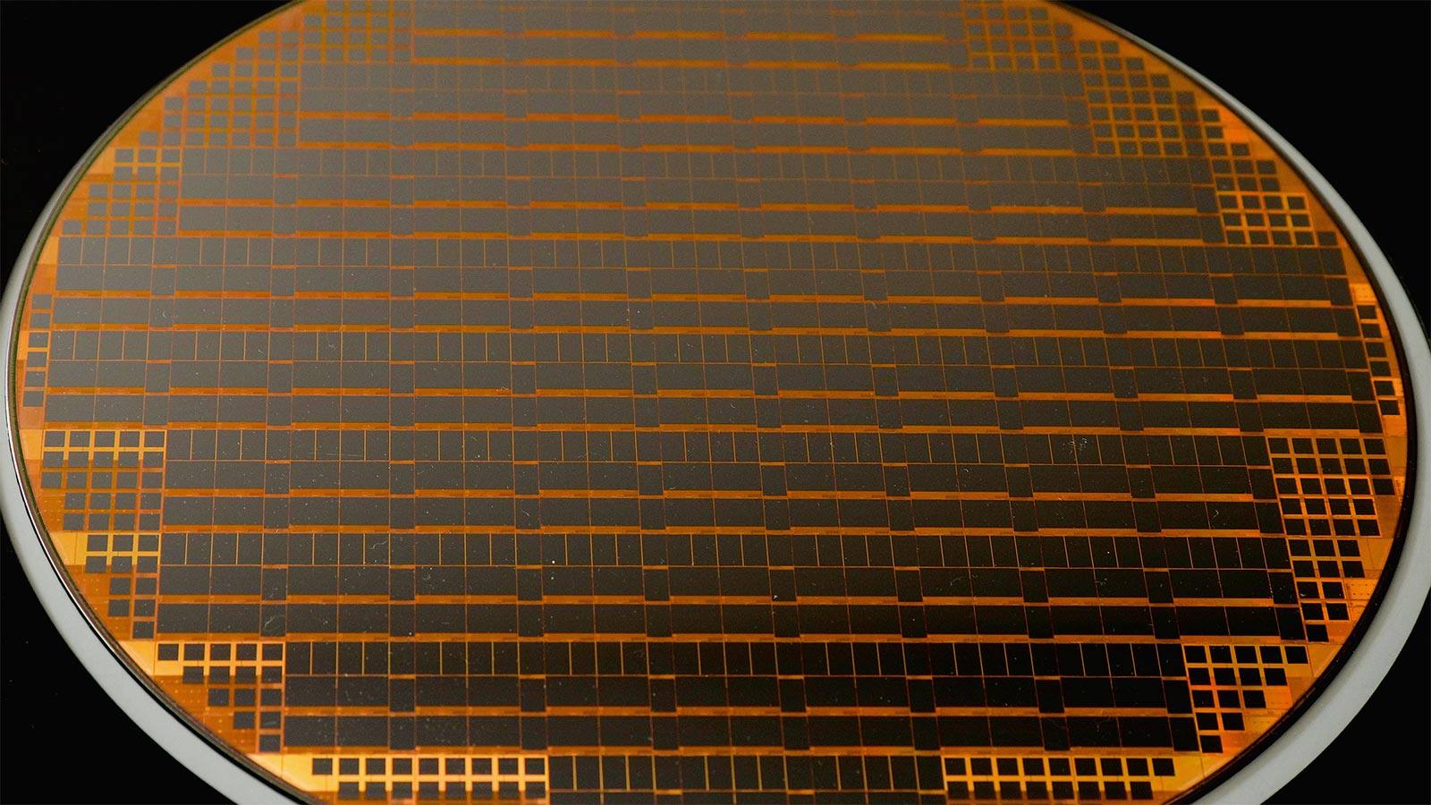 富士通、独自CPUで狙うソブリンAI　ラピダス味方にGPUと共存