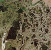 アクセルスペースが打ち上げたほどよし1号機から撮影した地表面の写真。上左からリビア砂漠（リビア）、ハックスタン（米国）、クラークフィールド（米国）、下左から死海（イスラエル・ヨルダン）、ドバイ（アラブ首長国連邦）、ニジェール内陸デルタ（マリ）。（出所：アクセルスペース）