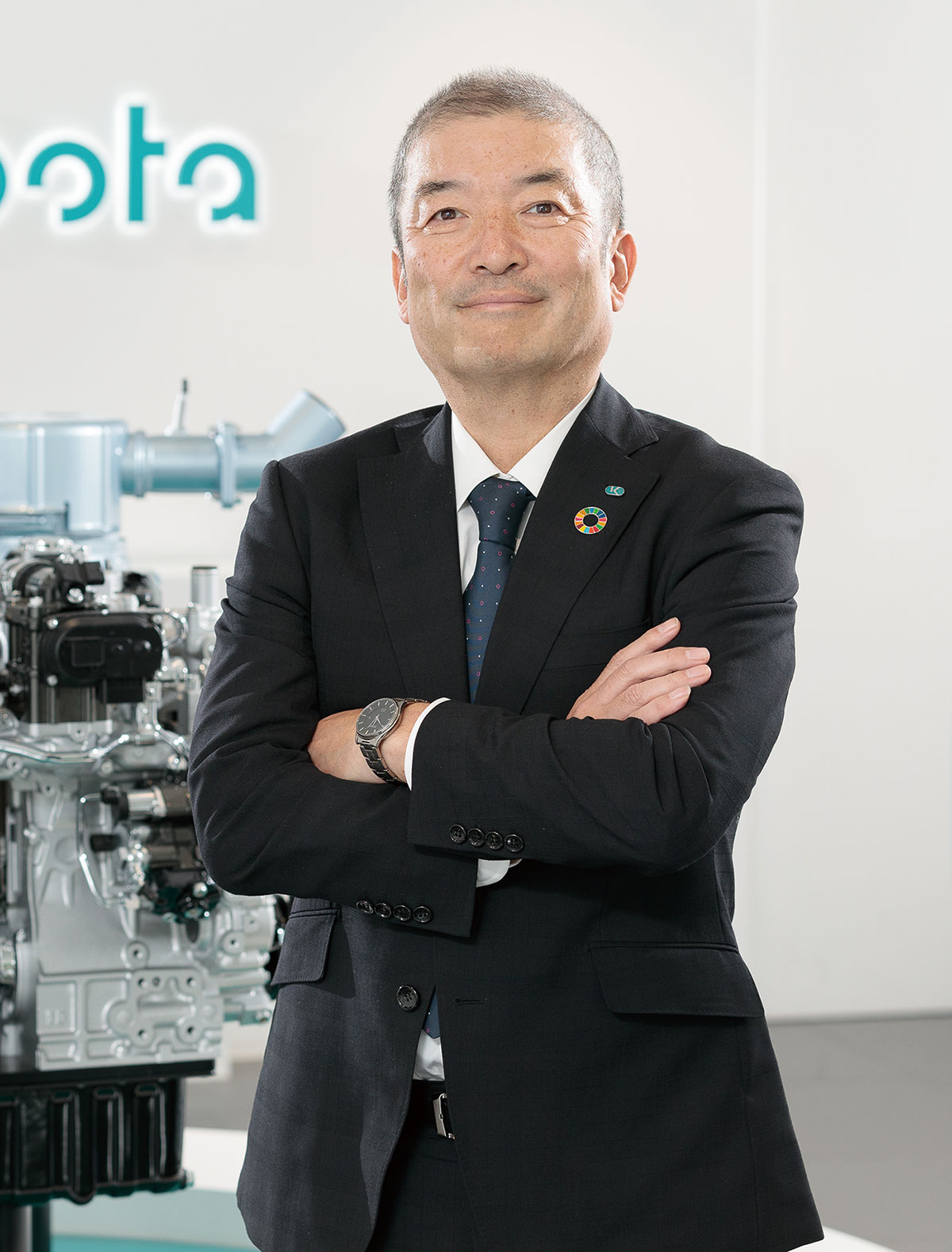 働く機械にこだわり、水素エンジンで発電を | 日経クロステック（xTECH）