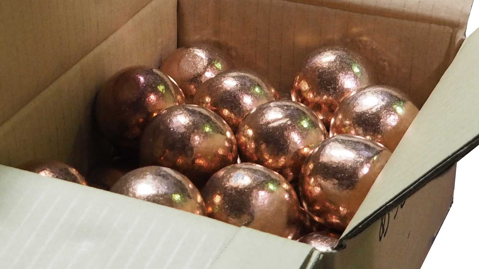 直径約5cmの「銅ボール」が30年続くプリント基板工場から消える理由