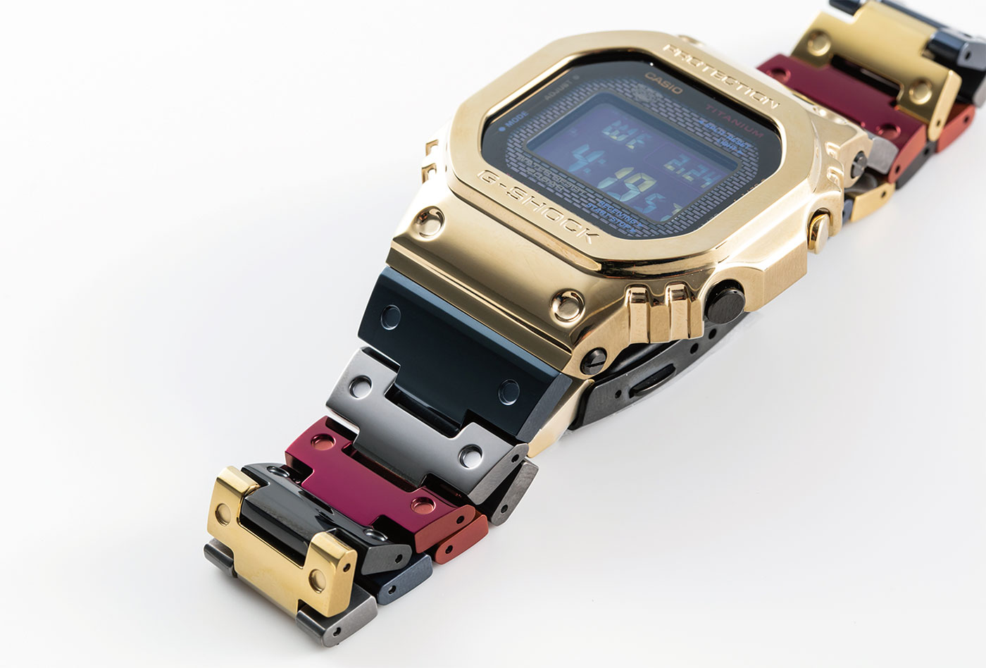 光る新チタン合金を「G-SHOCK」に、カシオと日本製鉄が6年かけて